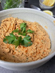 Mehr über den Artikel erfahren Pikanter Hummus