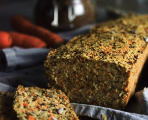 Mehr über den Artikel erfahren Eiweißbrot mit Möhren